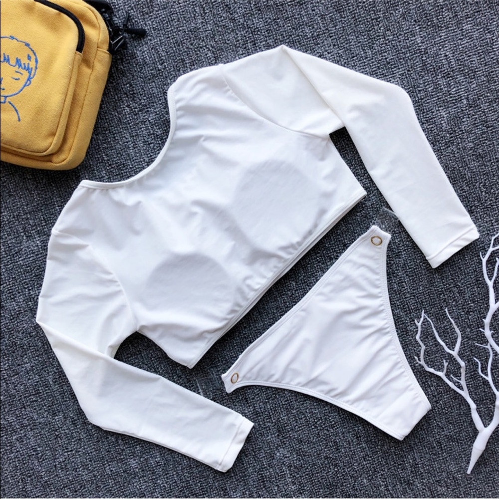 186.  Long sleeves clear strap bikini - Picture 6 of 7